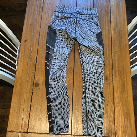 Lulu Full-length, mesh detail, Black/white print - Picture 2 of 2